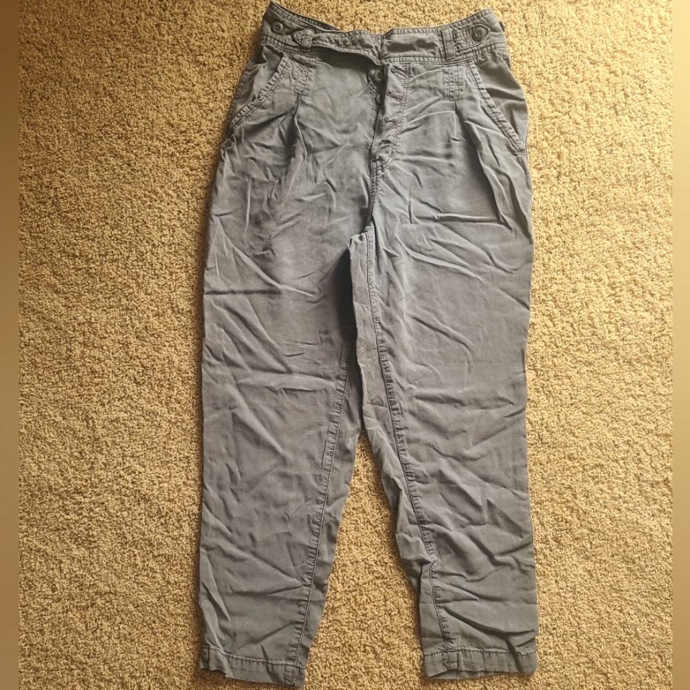American Eagle pants. Size 6. Color is a bluish/gray.
